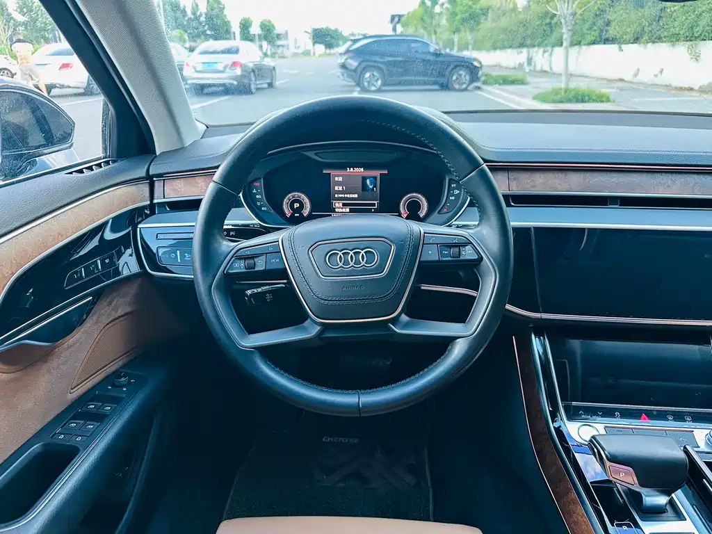 Audi A8 2018 — фото 9