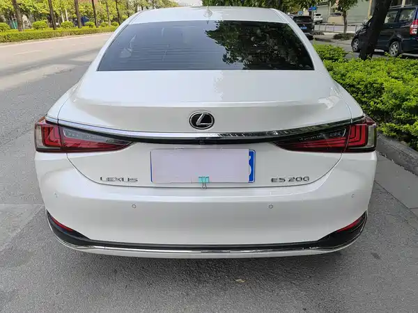 Lexus ES 2020