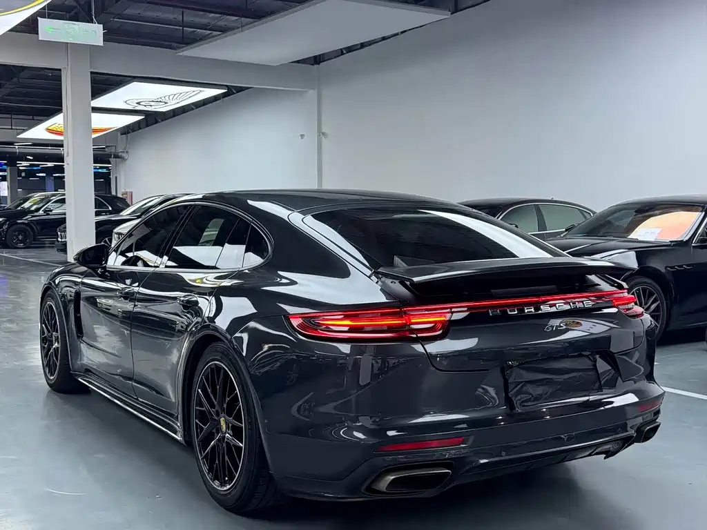 Porsche Panamera 2018 — фото 30