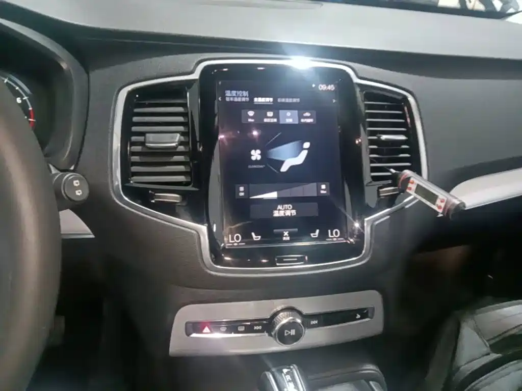 Volvo XC90 2017 — фото 13