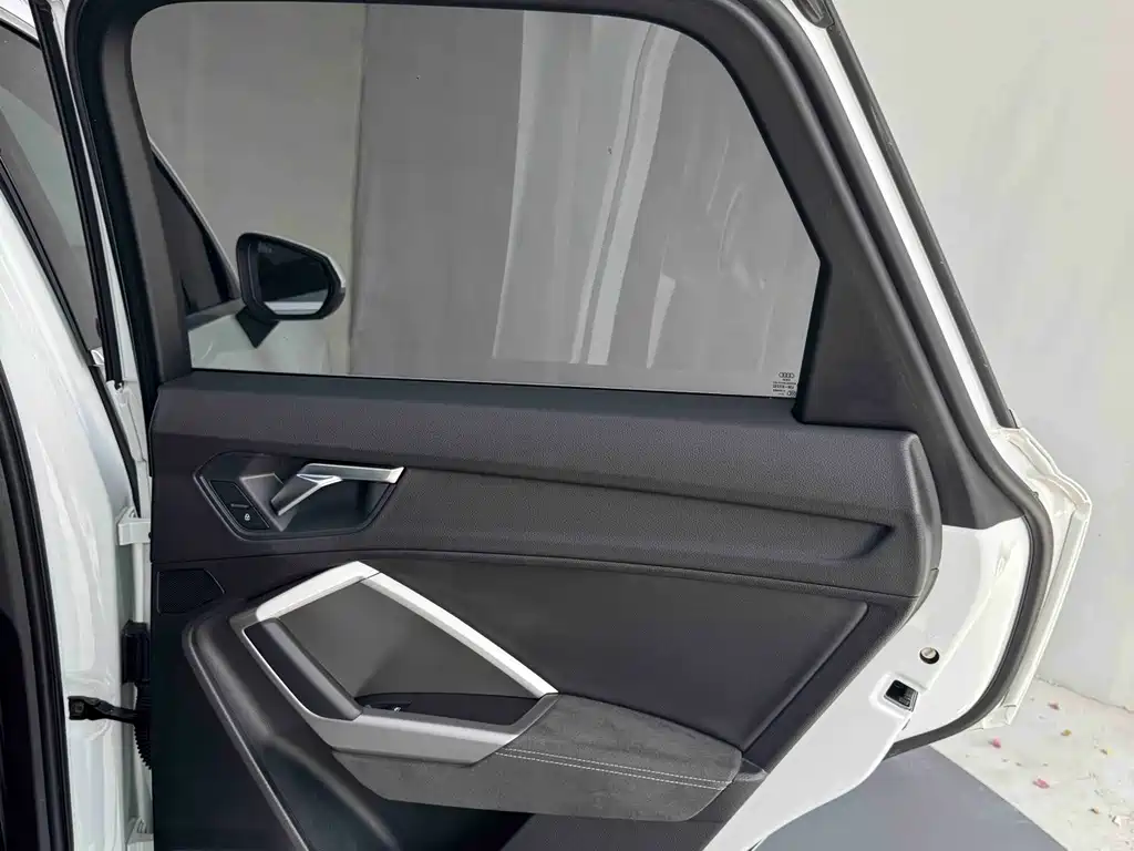 Audi Q3 2023 — фото 34