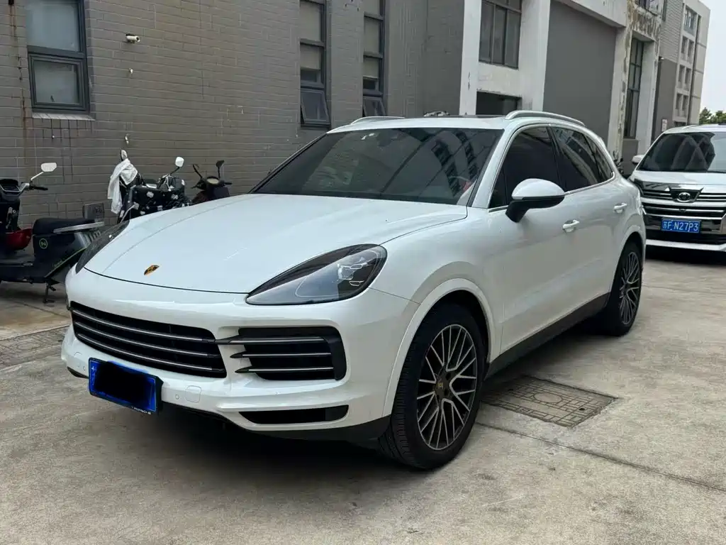 Porsche Cayenne 2022 — фото 1