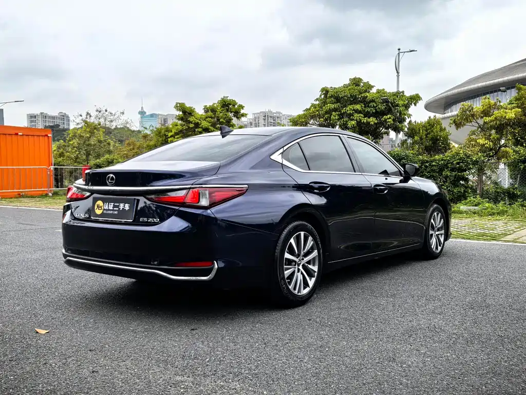 Lexus ES 2020 — фото 6