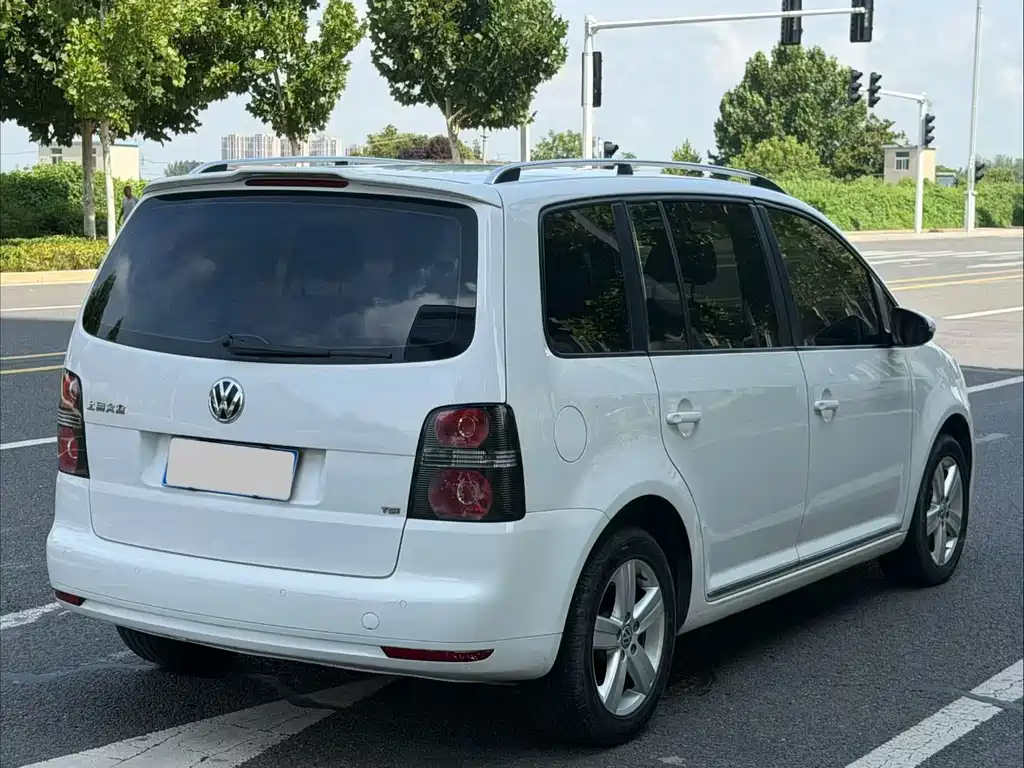 Volkswagen Touran 2015 — фото 9