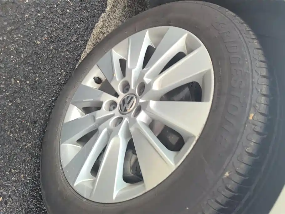 Volkswagen Lavida 2013