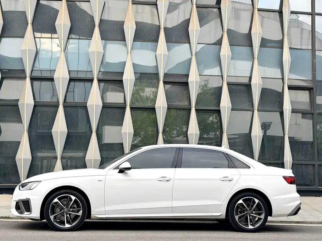 Audi A4L 2021 — фото 3