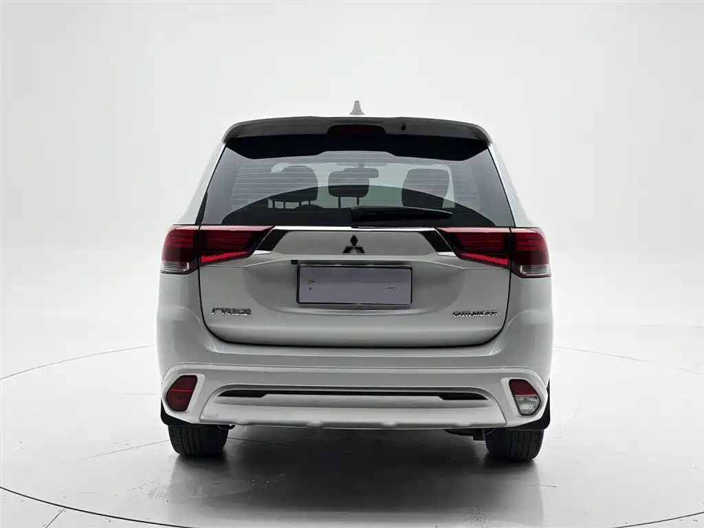 Mitsubishi Outlander 2022 — фото 5