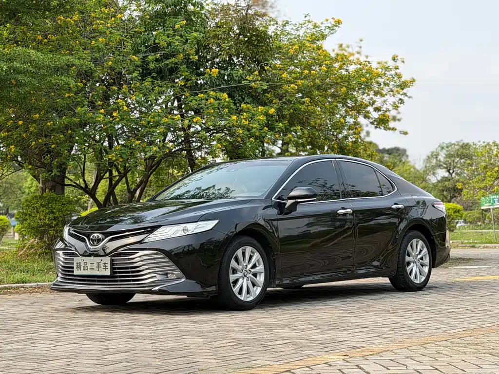 Toyota Camry 2018 — фото 1
