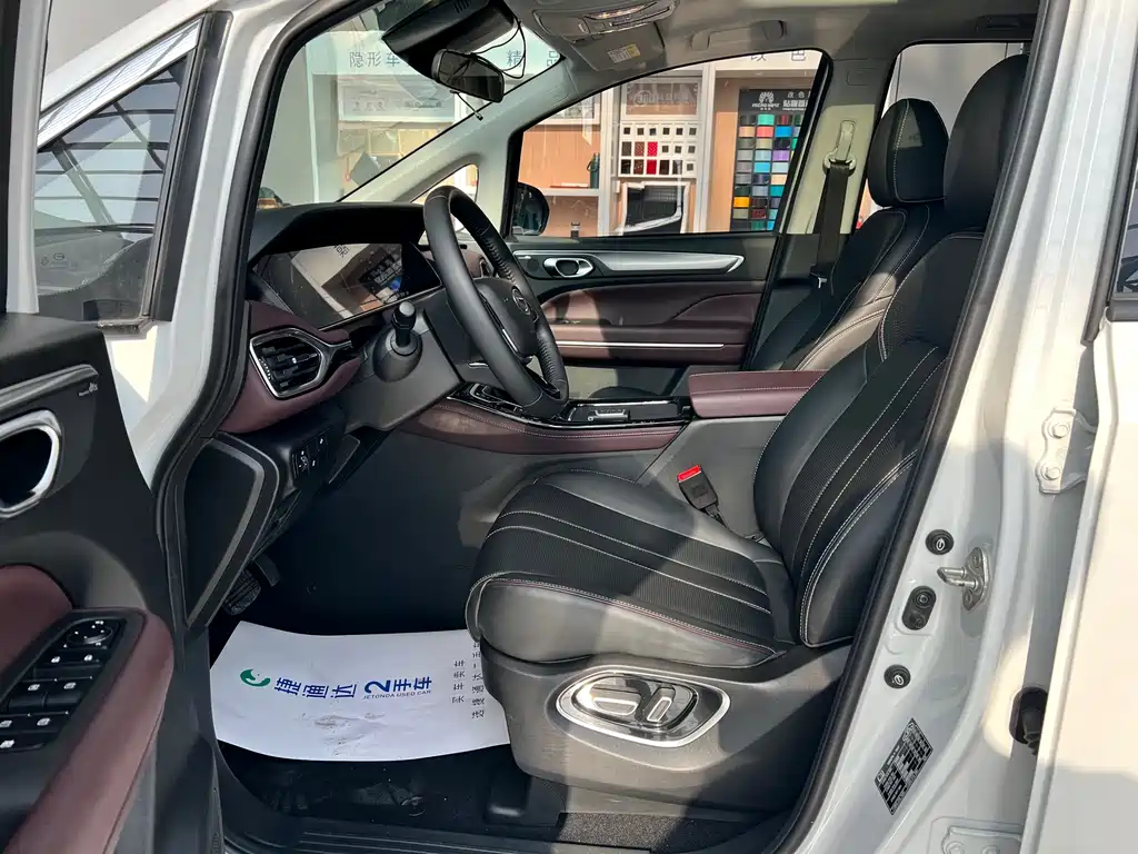 GAC Motor Trumpchi M6 2024 — фото 16