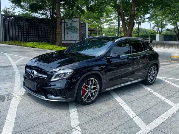 Mercedes-Benz GLA AMG 2020