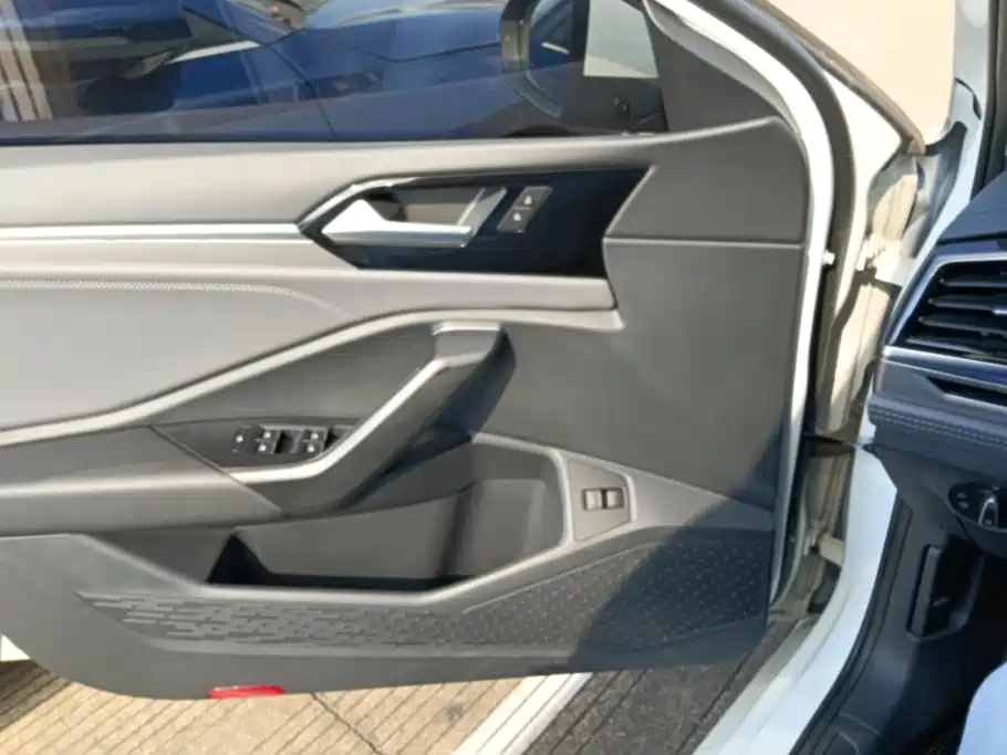 Volkswagen Sagitar 2020