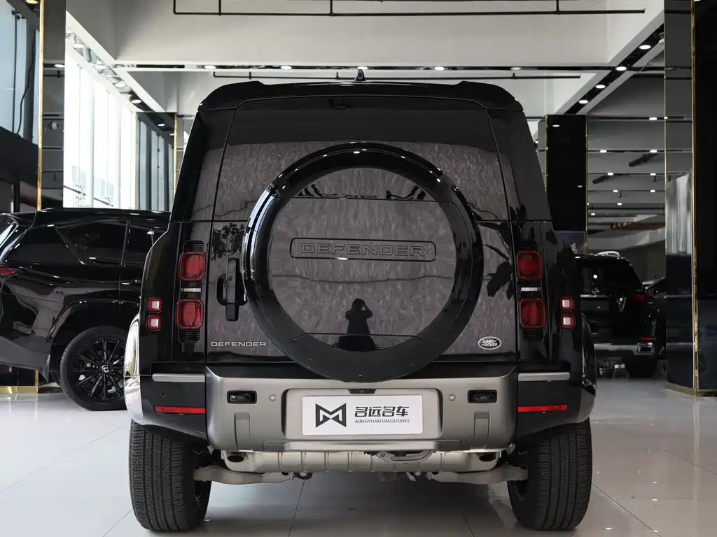 Land Rover Defender 2024 — фото 20