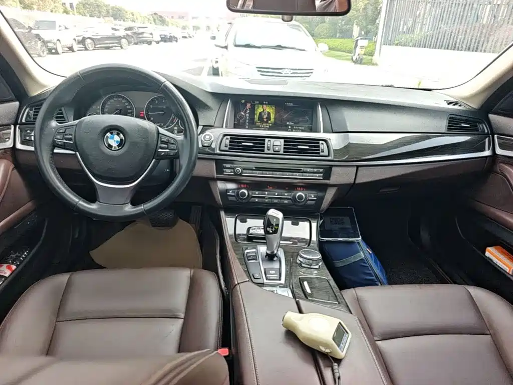 BMW 5 Series 2015 — фото 10