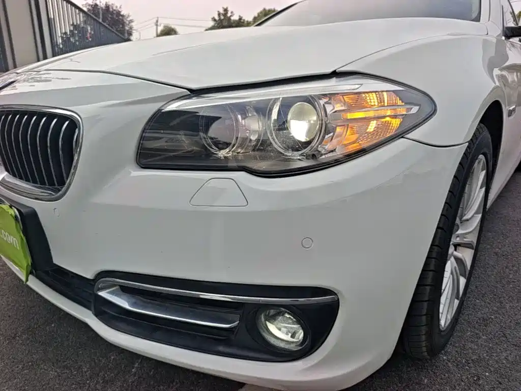 BMW 5 Series 2015 — фото 24