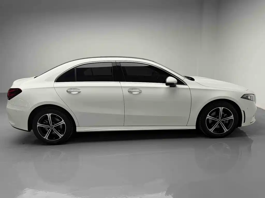 Mercedes-Benz A-Class 2022 — фото 6