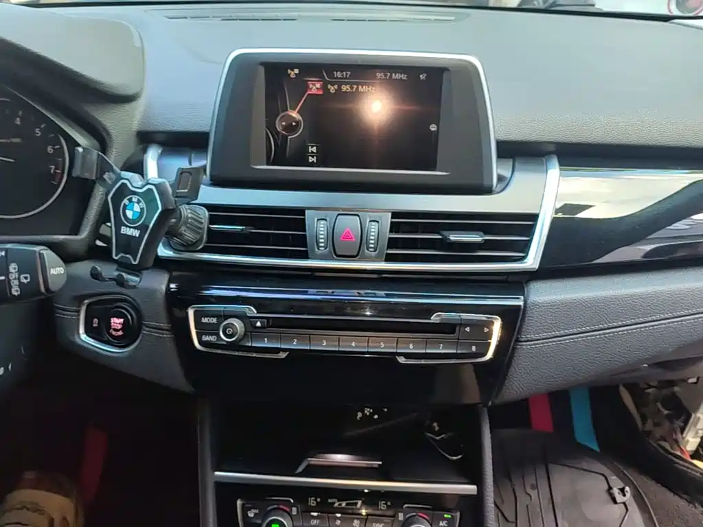 BMW 2 Series Station Wagon 2015 — фото 13