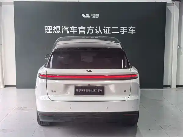 Li Auto i8 2025