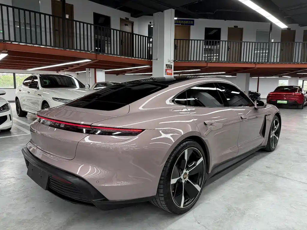 Porsche Taycan 2021 — фото 15