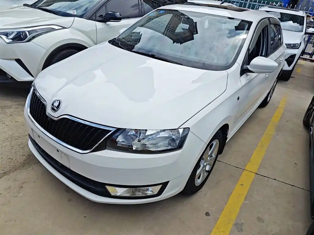 Skoda Rapid Spaceback 2016 — фото 2