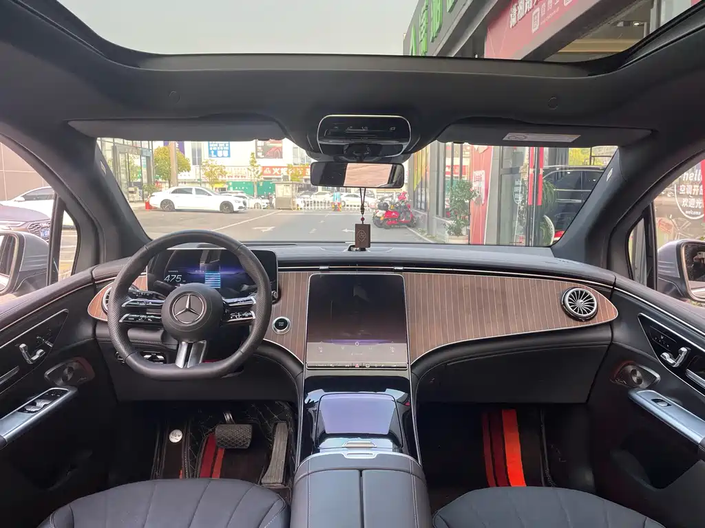 Mercedes-Benz EQE SUV 2025