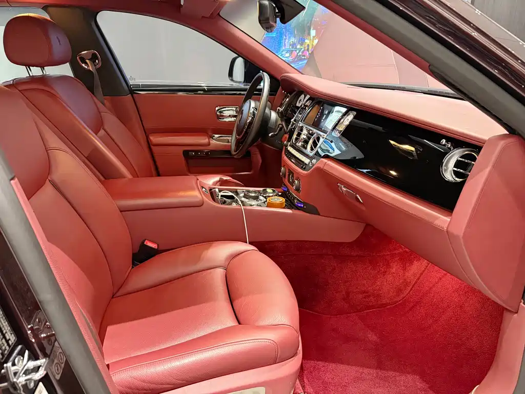 Rolls-Royce Ghost 2018 — фото 14