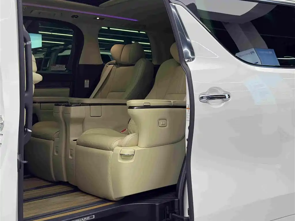 Toyota Alphard 2021 — фото 9
