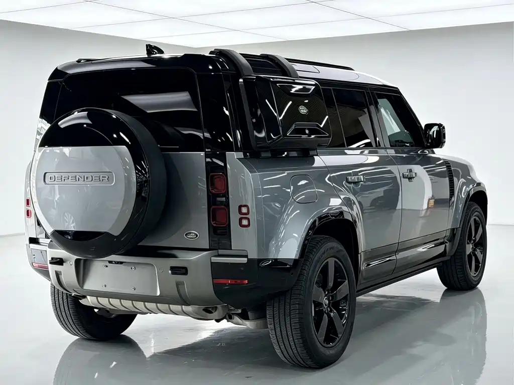 Land Rover Defender 2023 — фото 7