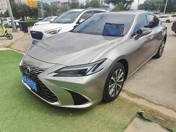 Lexus ES 2026