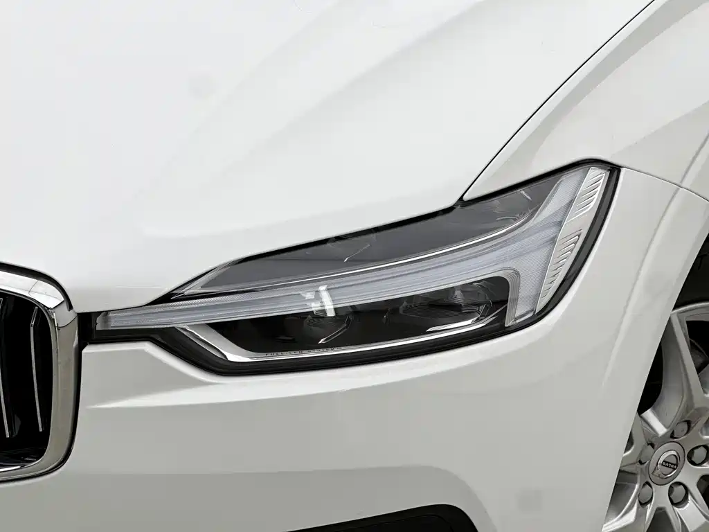 Volvo XC60 2021 — фото 10