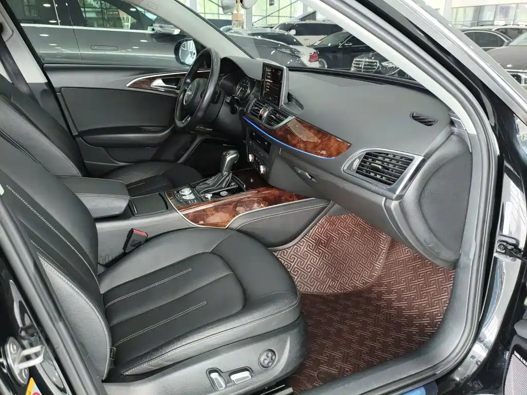 Audi A6L New Energy 2019 — фото 13