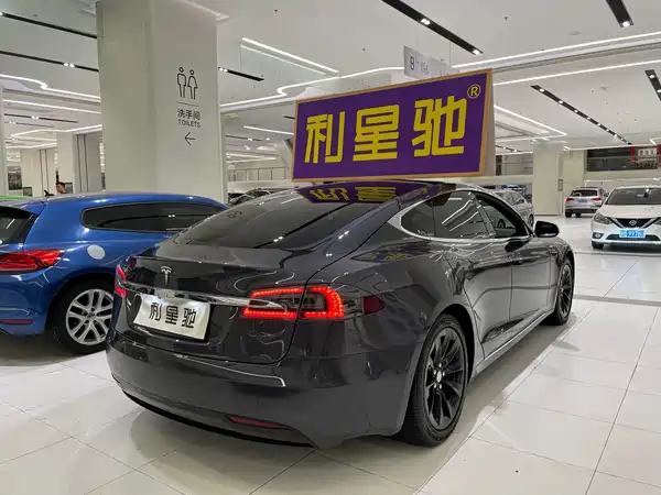Tesla Model S 2020