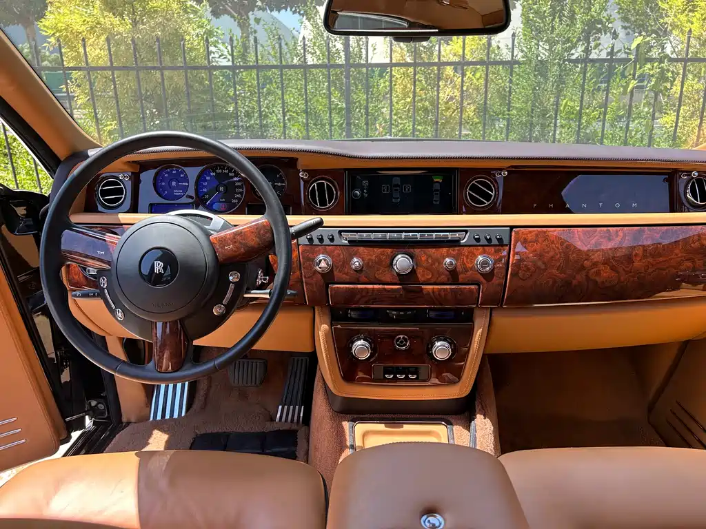 Rolls-Royce Phantom 2015 — фото 9