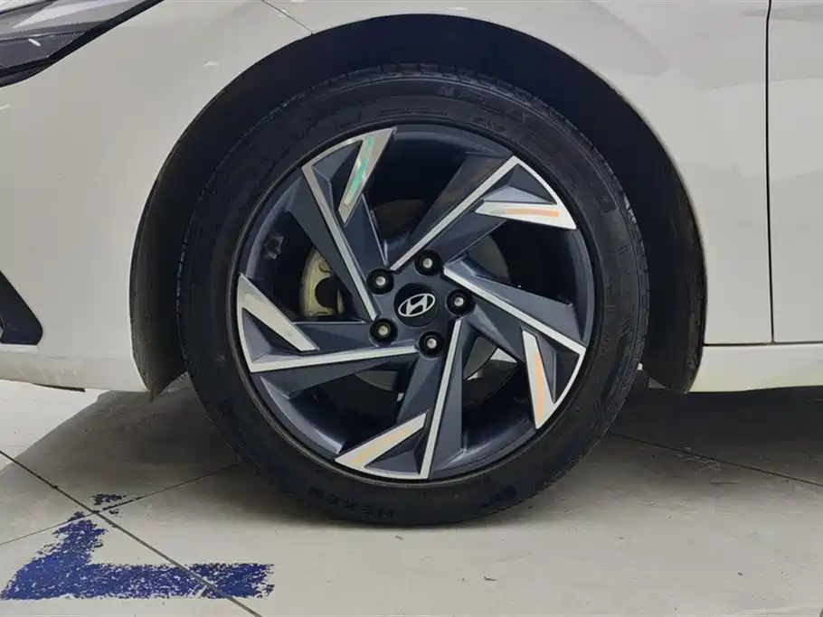 Hyundai Elantra 2024