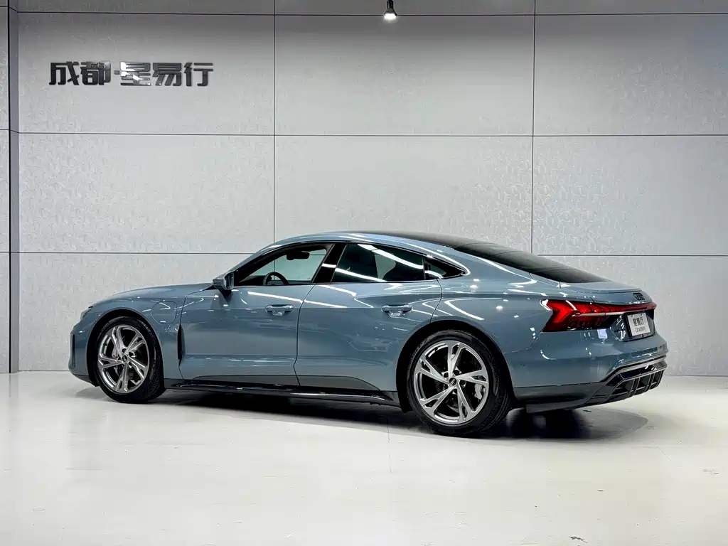 Audi e-tron GT 2024 — фото 8