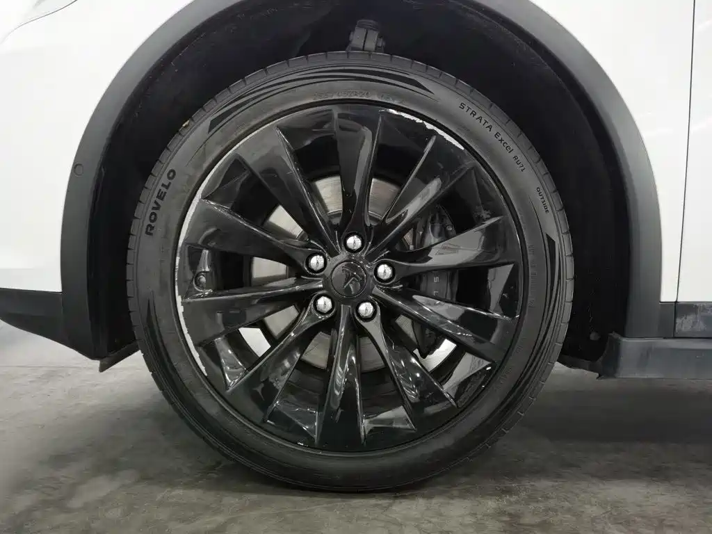 Tesla Model X 2017 — фото 17