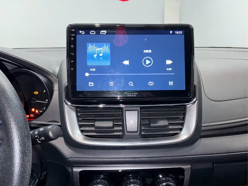 Toyota Yaris L 2020 — фото 8