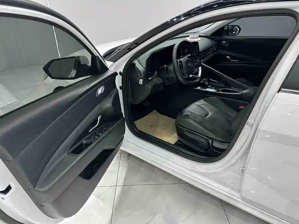 Hyundai Elantra 2023