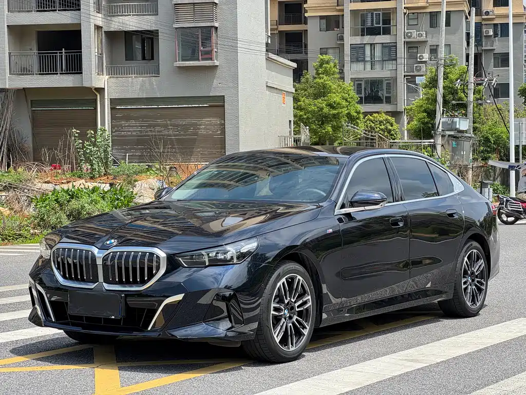 BMW 5 Series 2024 — фото 1