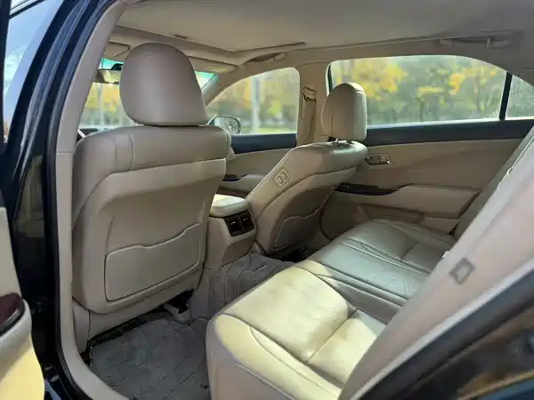Toyota Crown 2010