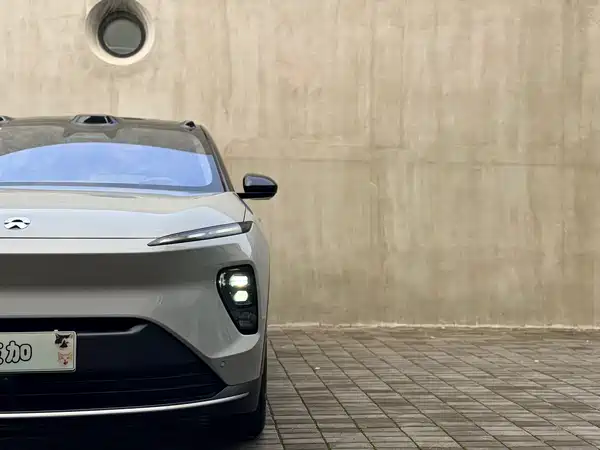 NIO ES8 2024