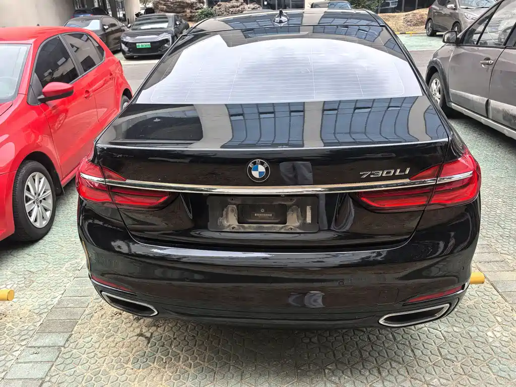 BMW 7 Series 2017 — фото 16