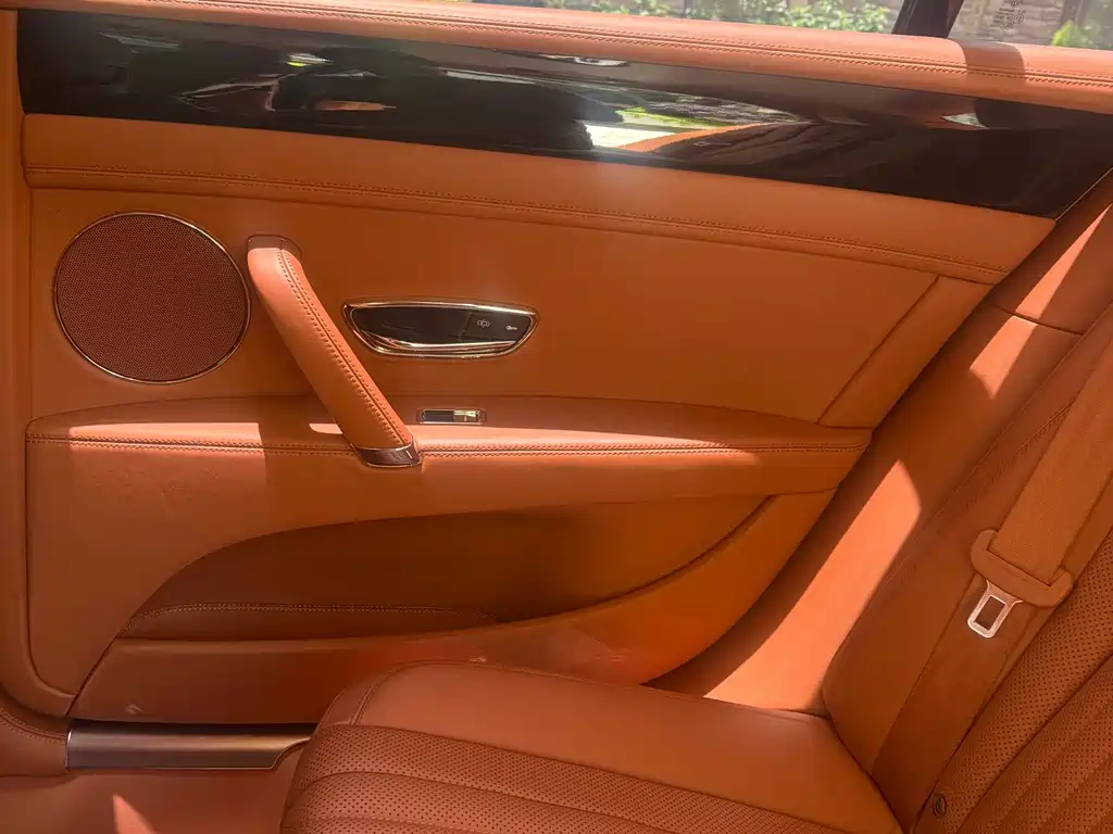 Bentley Flying Spur 2019 — фото 16