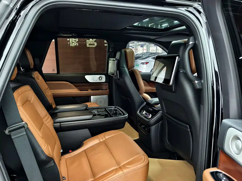 Lincoln Navigator 2019 — фото 10