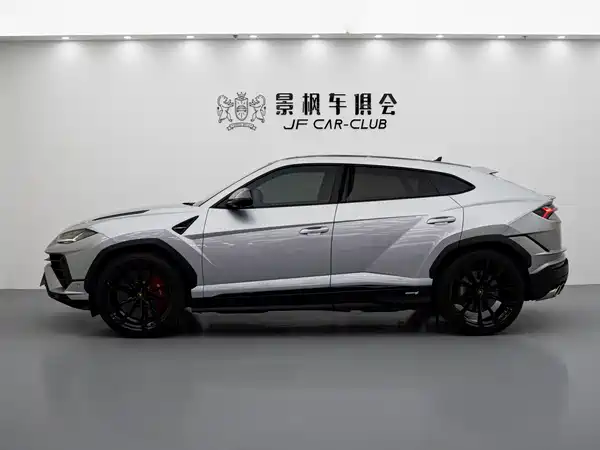 Lamborghini Urus 2024