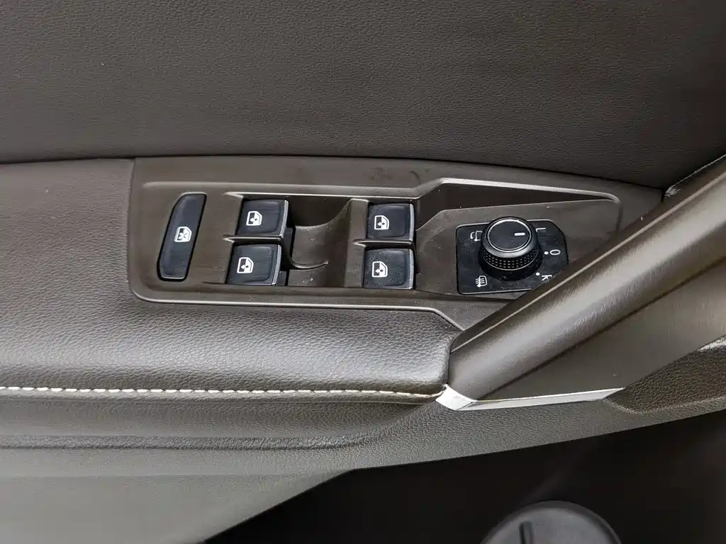 Volkswagen Tiguan L 2018 — фото 9