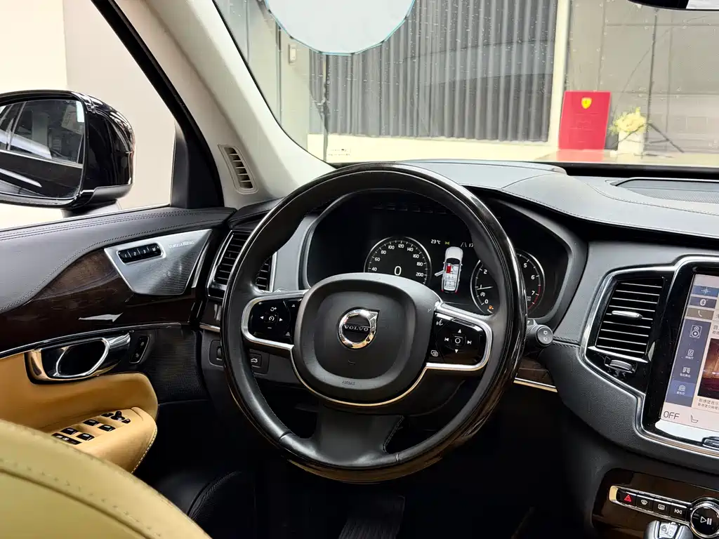 Volvo XC90 2016 — фото 21