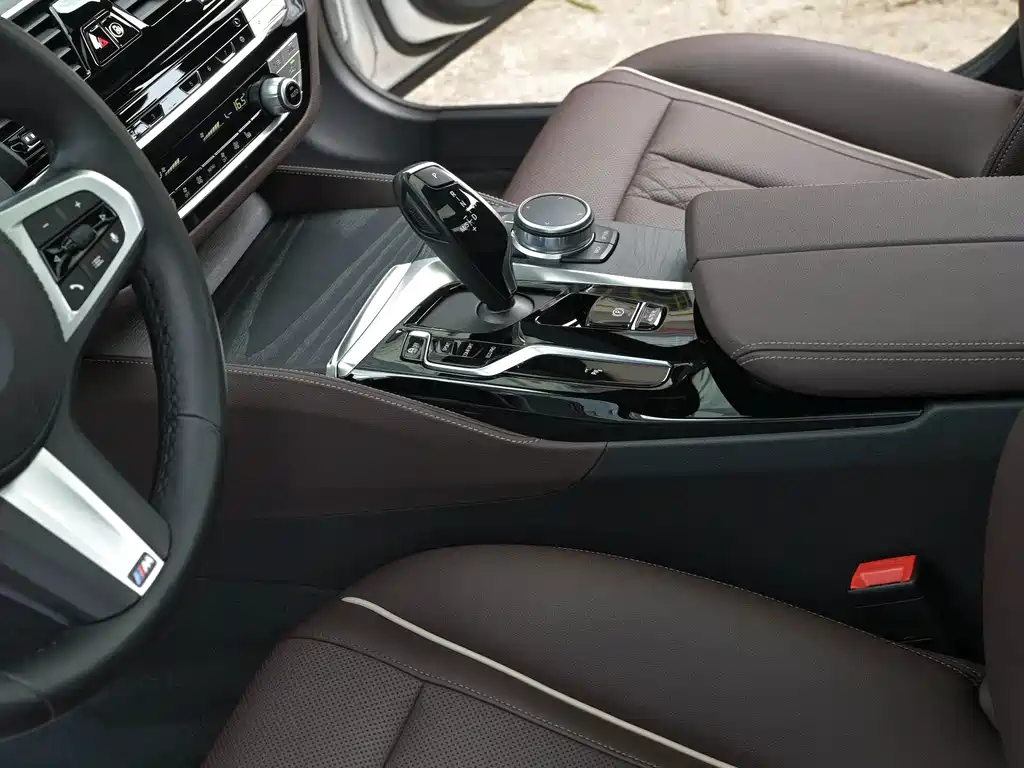 BMW 5 Series 2021 — фото 13