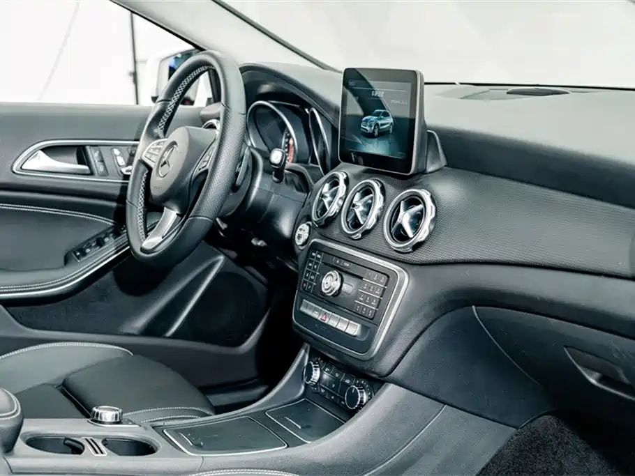 Mercedes-Benz GLA 2018 — фото 18