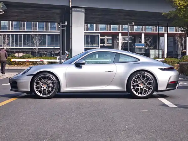 Porsche 911 2025