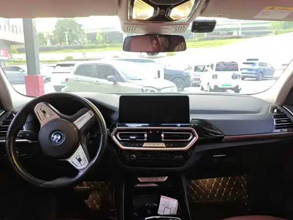 BMW iX3 2023
